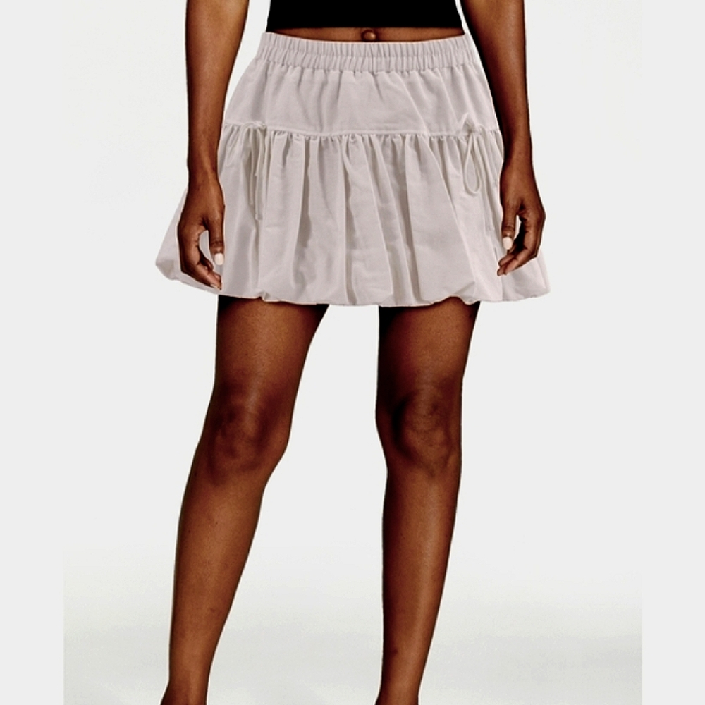 No Boundaries White Bubble Skirt. Size Medium. NWT.